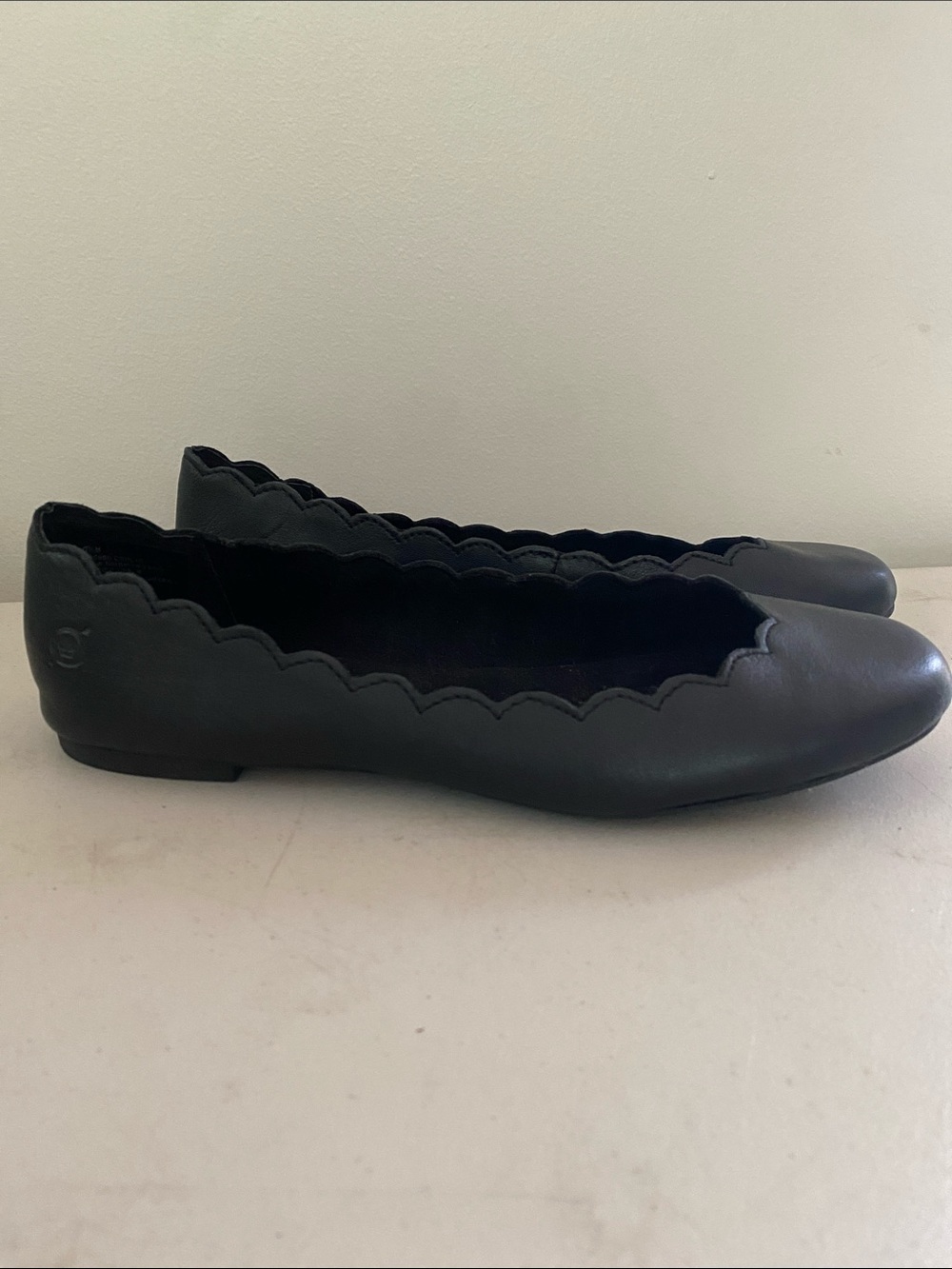 Born Allie scalloped ballet flats black leather NWOT 9.5 comfort
